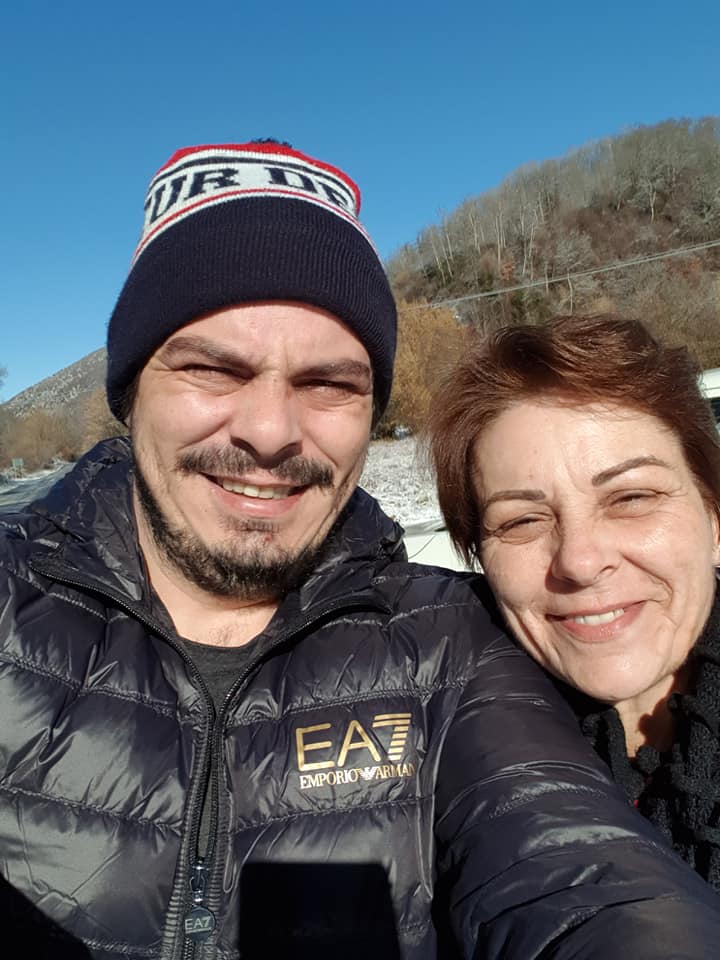 Dramele diasporei românești: O mamă luptă din răsputeri ca să își salveze fiul din ghearele morții